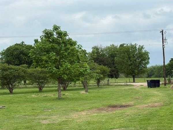 13 Acres of Land for Sale in Savoy, Texas
