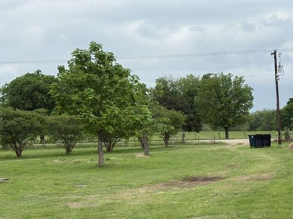 13 Acres of Land for Sale in Savoy, Texas