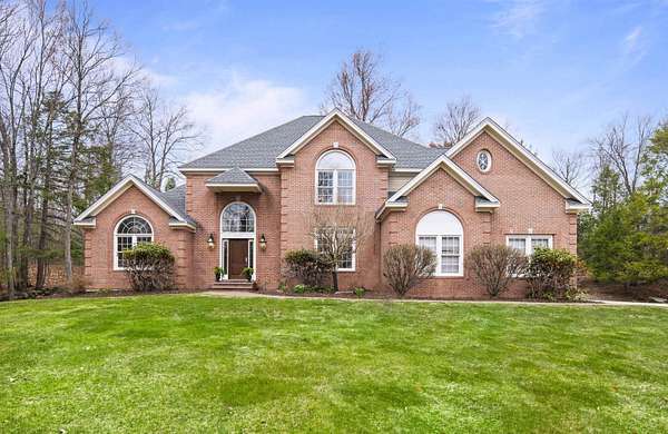 5.63 Acres of Land with Home for Sale in Amherst, New Hampshire