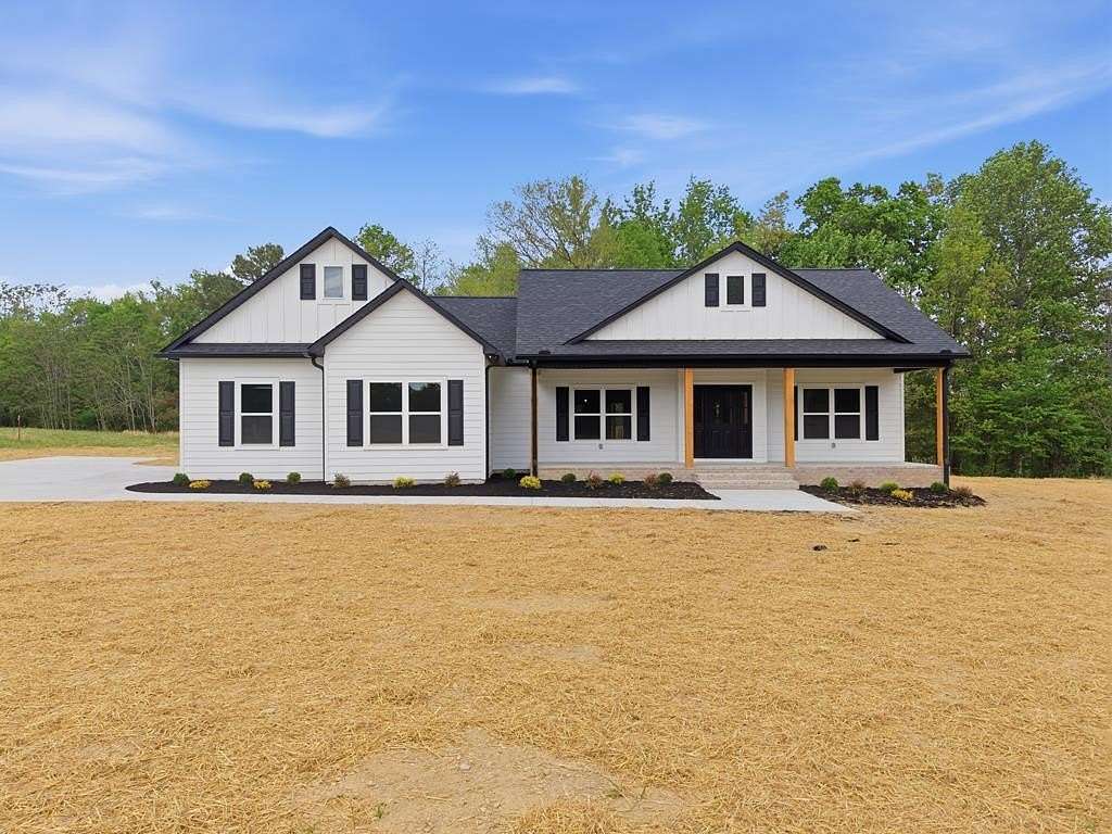 5.3 Acres of Land with Home for Sale in Baxter, Tennessee