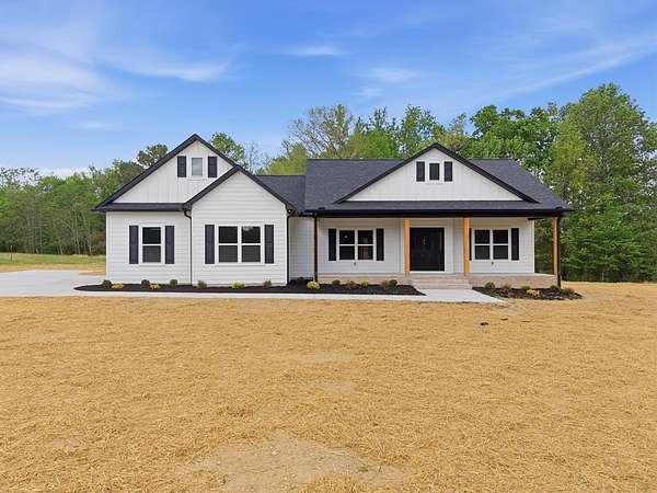 5.3 Acres of Land with Home for Sale in Baxter, Tennessee