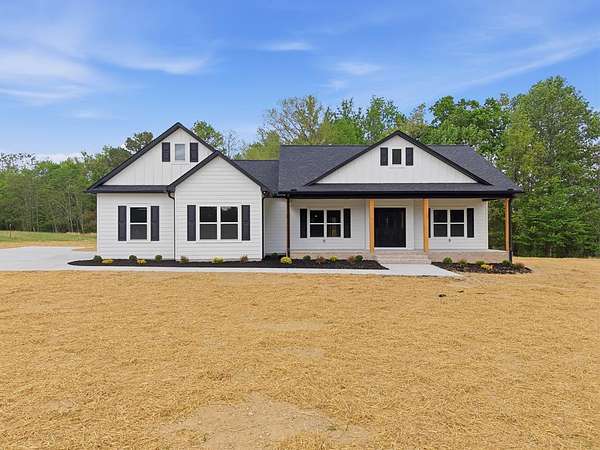 5.3 Acres of Land with Home for Sale in Baxter, Tennessee