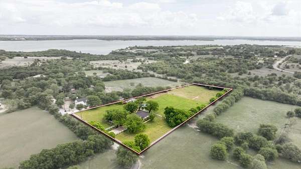 3.8 Acres of Land with Home for Sale in Fort Worth, Texas