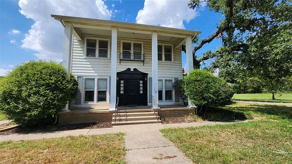 5 Acres of Land with Home for Lease in Denton, Texas