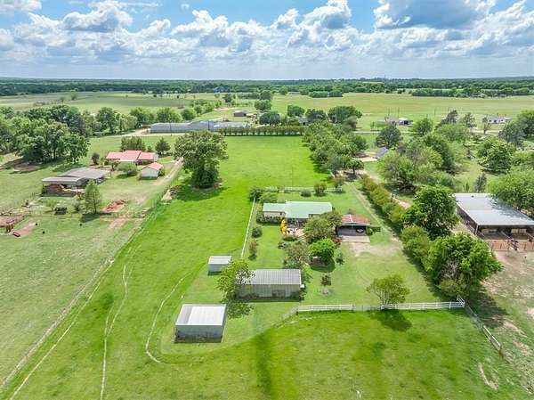 10 Acres of Land with Home for Sale in Edgewood, Texas