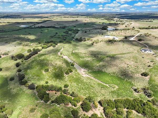 13.5 Acres of Land for Sale in Grandview, Texas