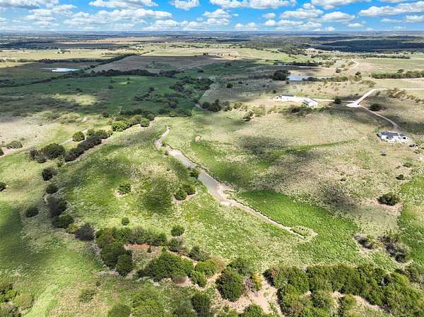 13.5 Acres of Land for Sale in Grandview, Texas