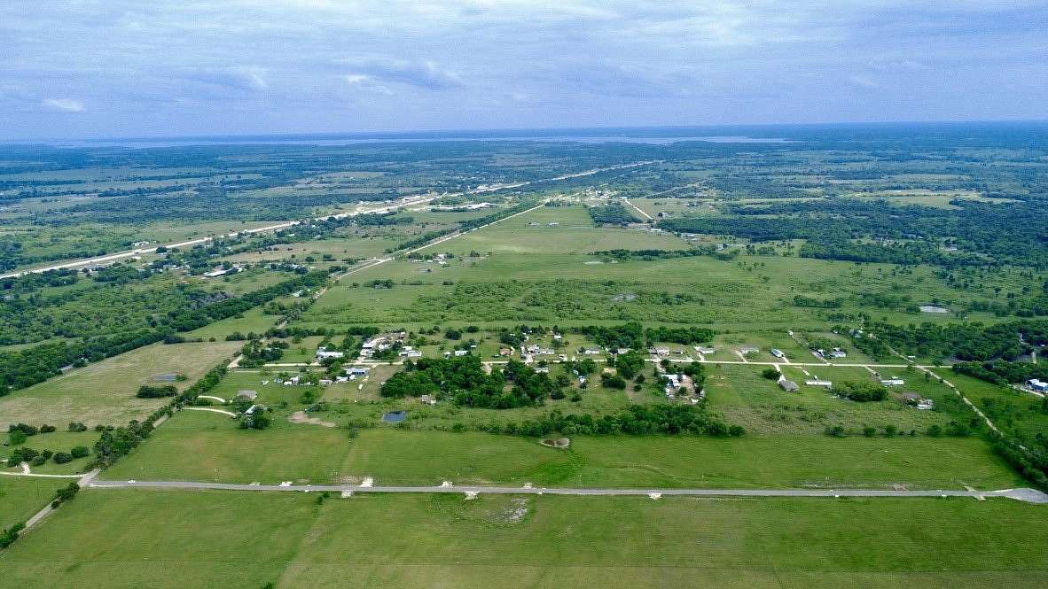 1.1 Acres of Residential Land for Sale in Corsicana, Texas