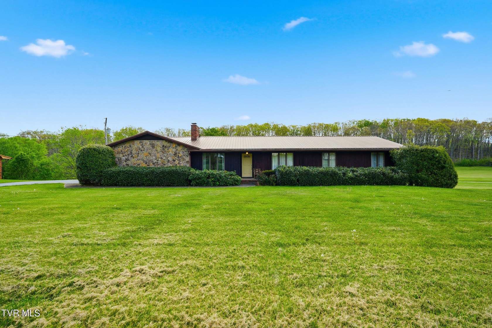 2.63 Acres of Land with Home for Sale in Kingsport, Tennessee