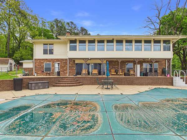 156 Acres of Land with Home for Sale in Malvern, Arkansas