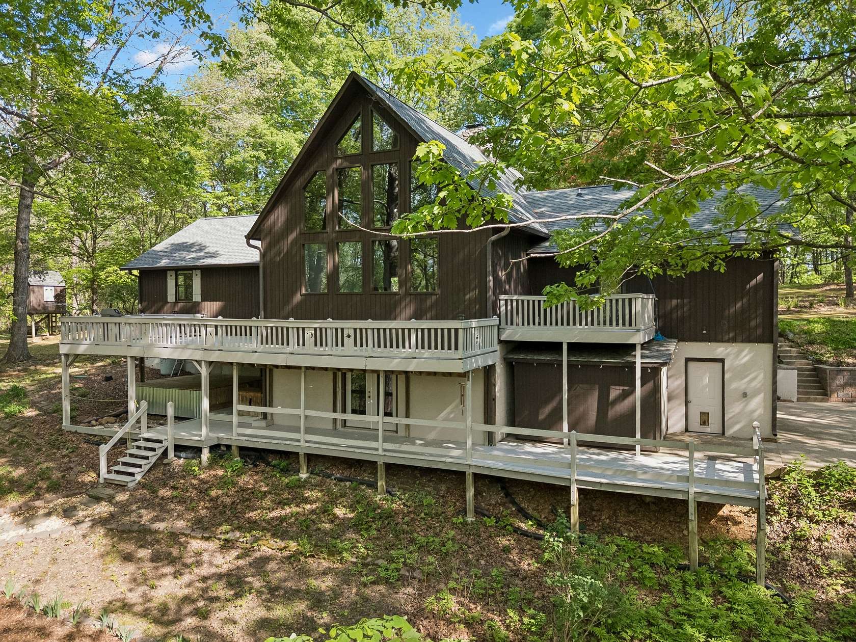 12.1 Acres of Recreational Land with Home for Sale in Nashville, Tennessee