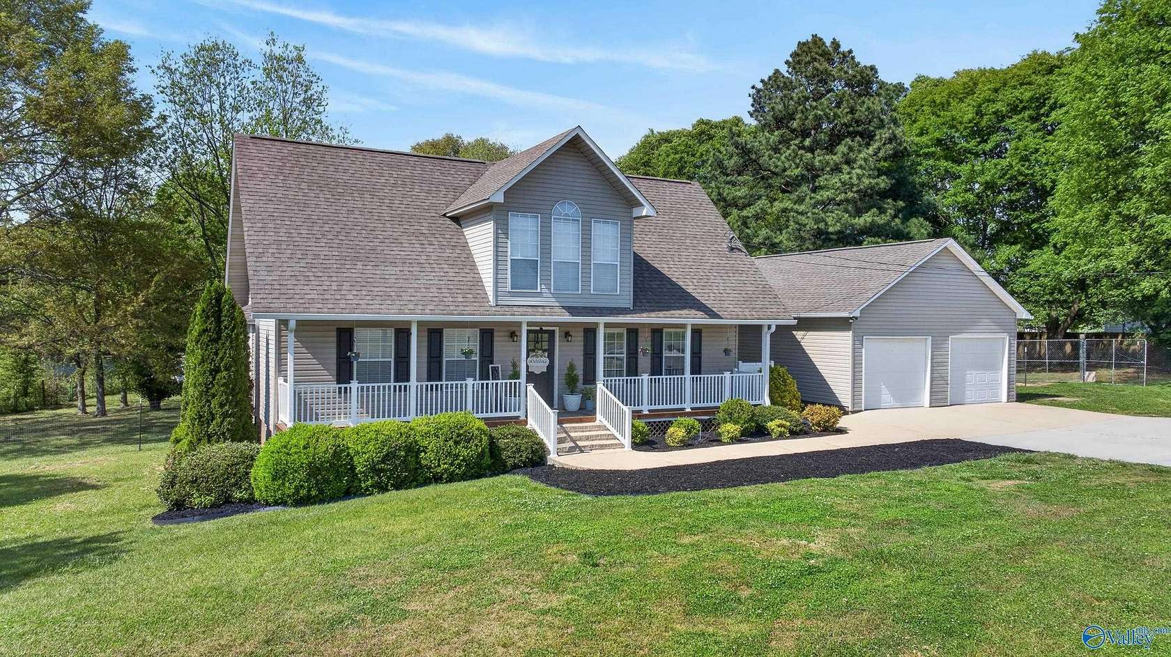 5 Acres of Land with Home for Sale in Boaz, Alabama