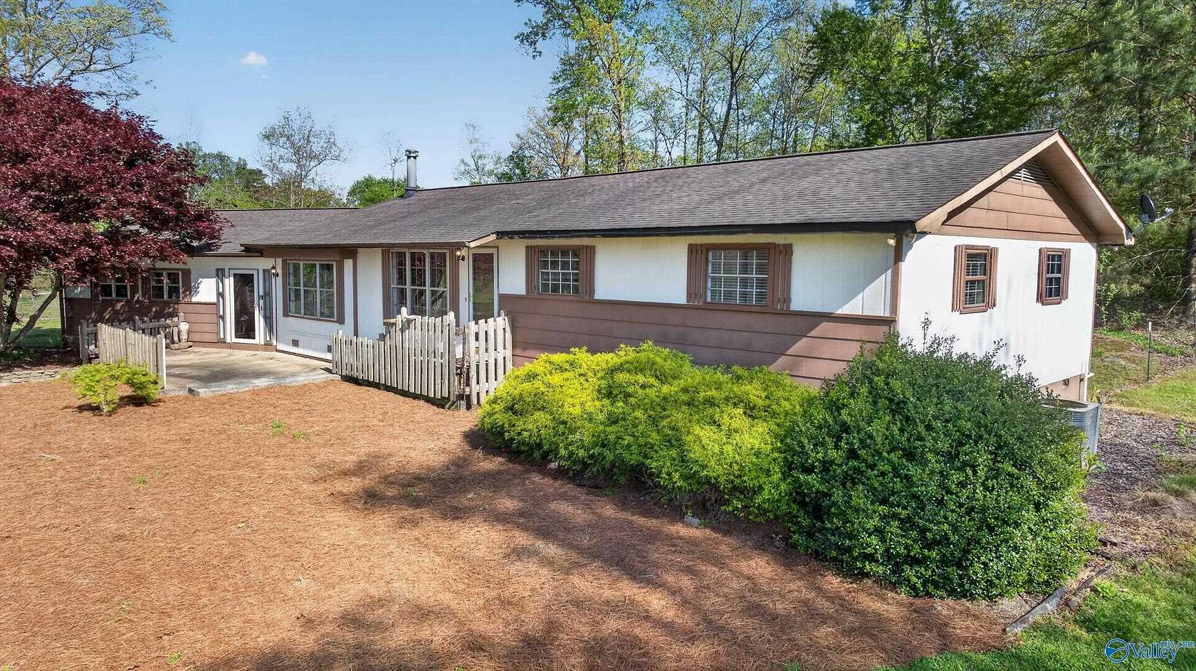 5.5 Acres of Land with Home for Sale in Henagar, Alabama