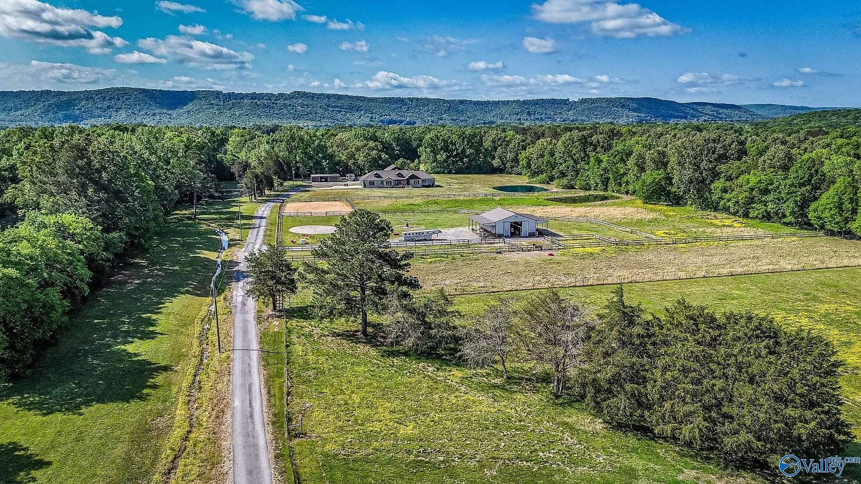 17 Acres of Land with Home for Sale in New Hope, Alabama