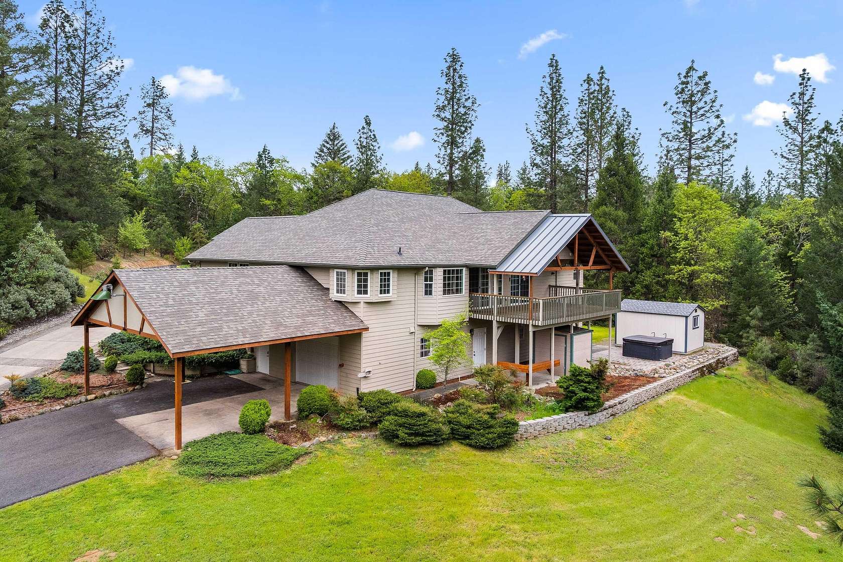 5 Acres of Land with Home for Sale in Grants Pass, Oregon