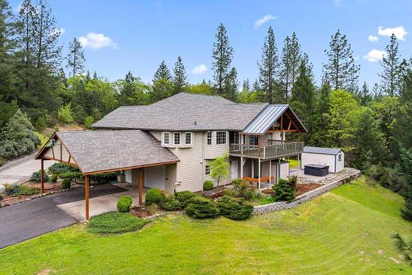 5 Acres of Land with Home for Sale in Grants Pass, Oregon