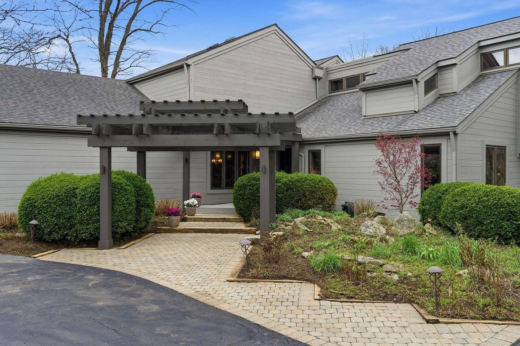 1.7 Acres of Land with Home for Sale in Powell, Ohio