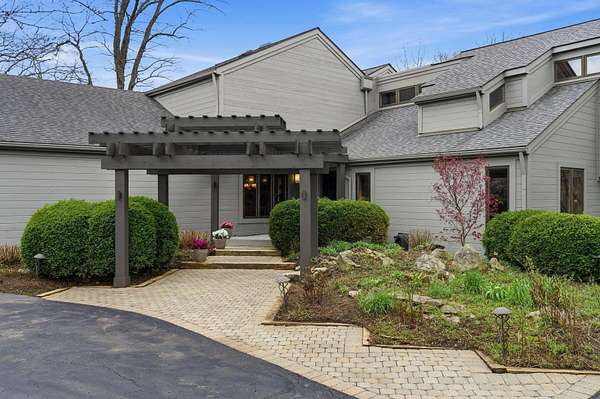 1.7 Acres of Land with Home for Sale in Powell, Ohio