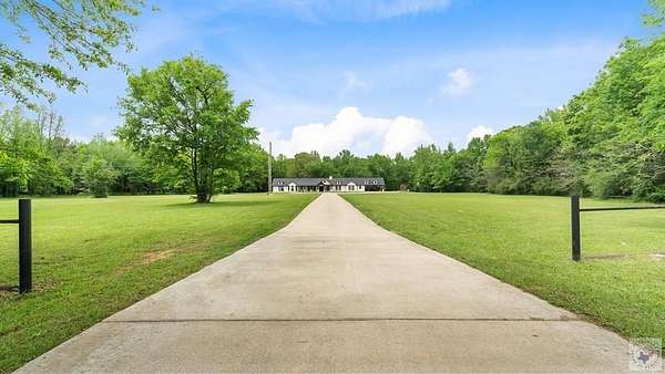 17.7 Acres of Land with Home for Sale in Texarkana, Arkansas