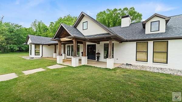 17.7 Acres of Land with Home for Sale in Texarkana, Arkansas