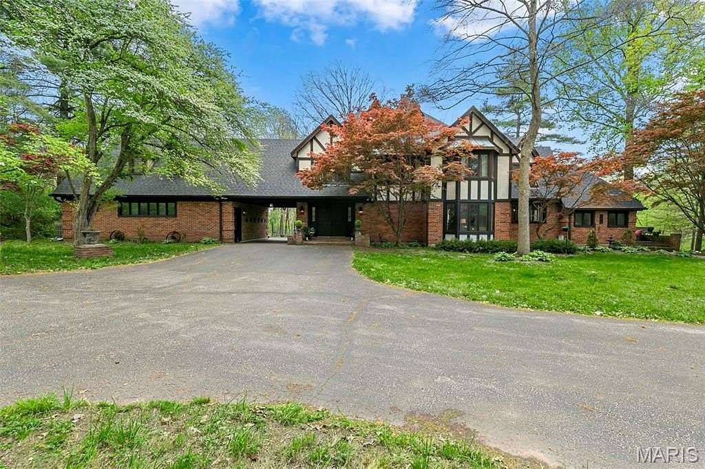 12.7 Acres of Land with Home for Sale in Florissant, Missouri