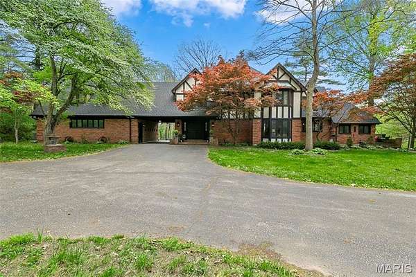 12.7 Acres of Land with Home for Sale in Florissant, Missouri