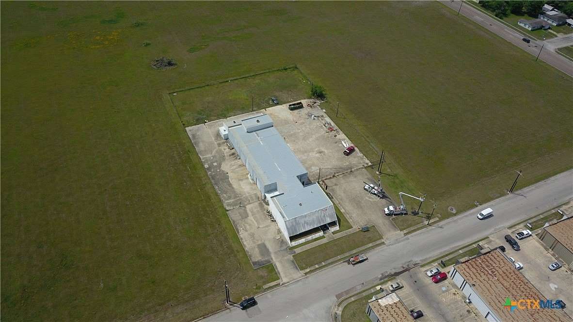 10 Acres of Improved Commercial Land for Sale in Victoria, Texas