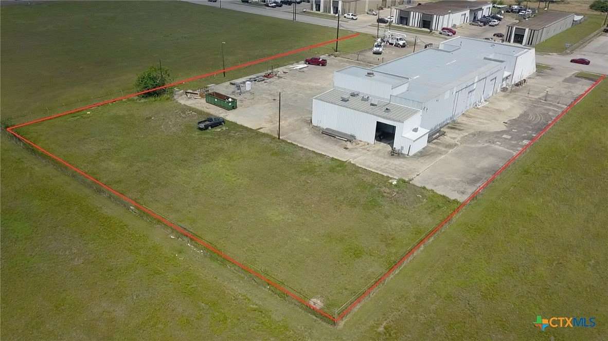 2 Acres of Improved Commercial Land for Sale in Victoria, Texas