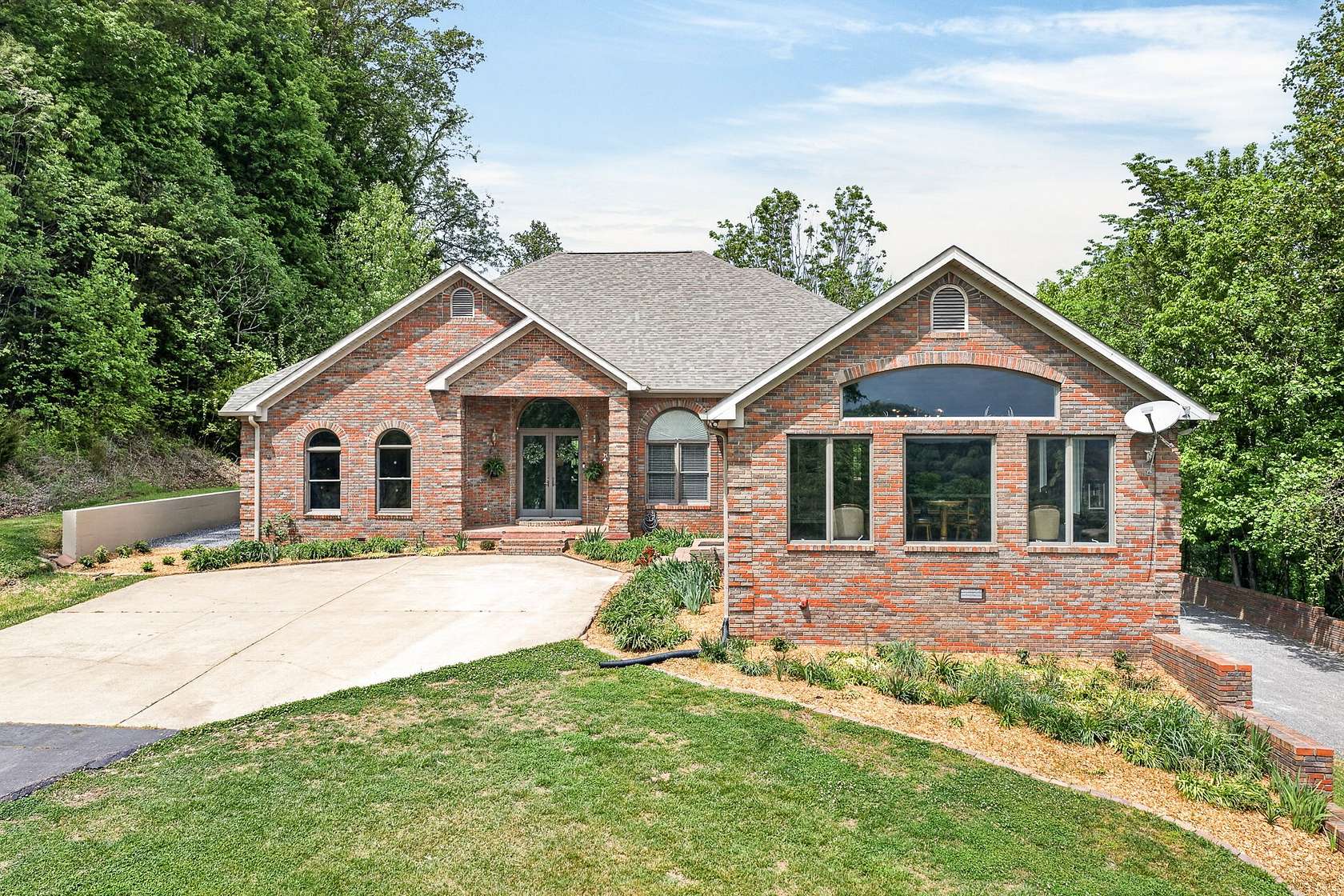 216 Acres of Recreational Land with Home for Sale in Gainesboro, Tennessee