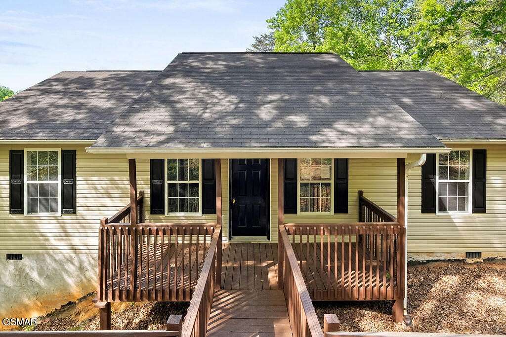 1.5 Acres of Land with Home for Sale in Kodak, Tennessee