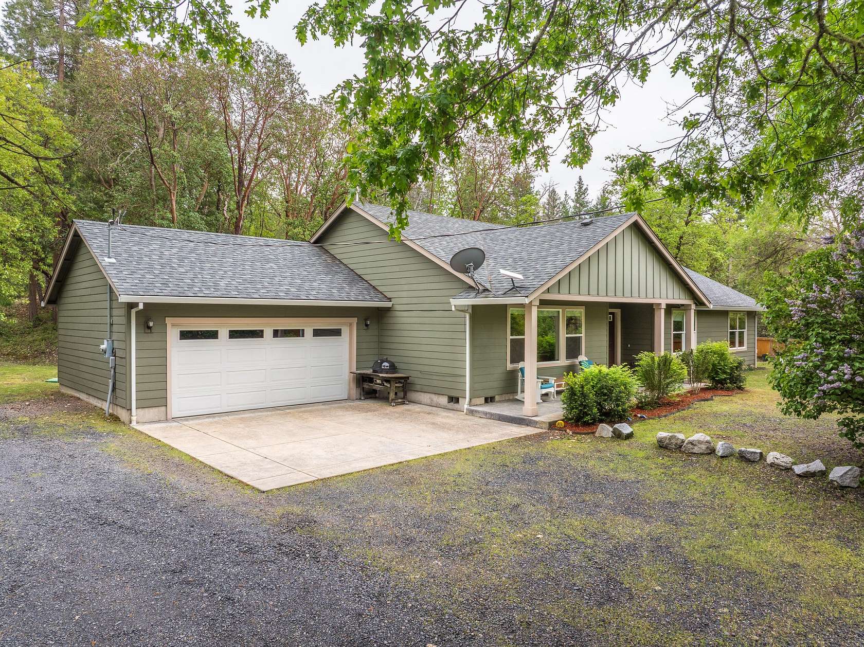 3.4 Acres of Land with Home for Sale in Grants Pass, Oregon