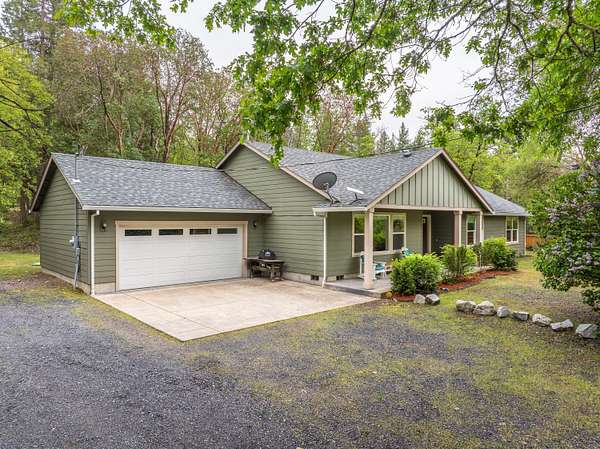 3.4 Acres of Land with Home for Sale in Grants Pass, Oregon