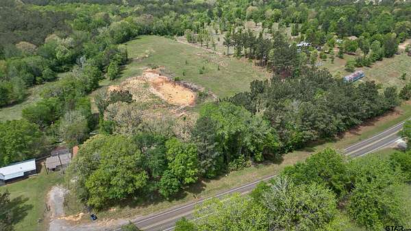 5.76 Acres of Land for Sale in Jacksonville, Texas
