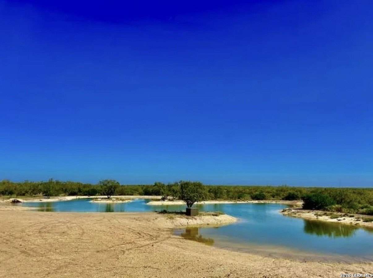 522 Acres of Agricultural Land with Home for Sale in Pearsall, Texas