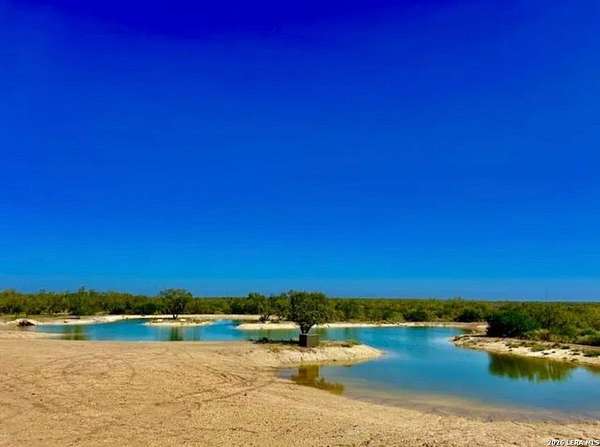 522 Acres of Agricultural Land with Home for Sale in Pearsall, Texas