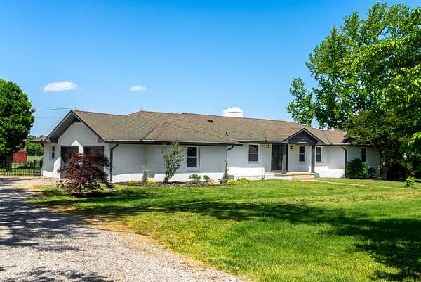 7.46 Acres of Land with Home for Sale in Springfield, Tennessee