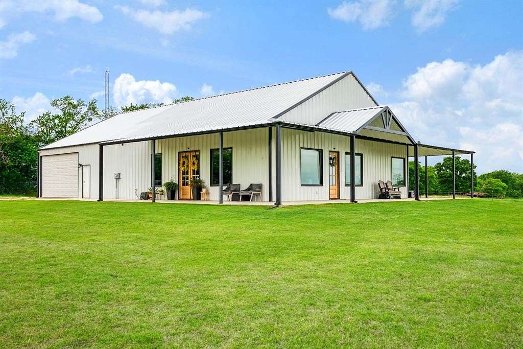 30 Acres of Agricultural Land with Home for Sale in Paris, Texas