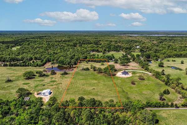 9 Acres of Residential Land for Sale in Paris, Texas