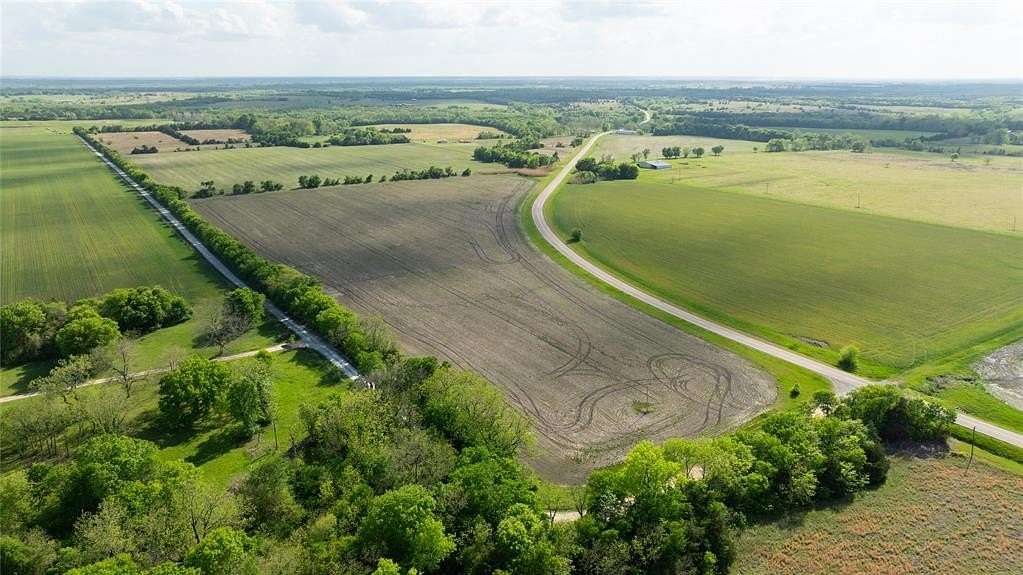 1 Acre of Residential Land for Sale in Roxton, Texas