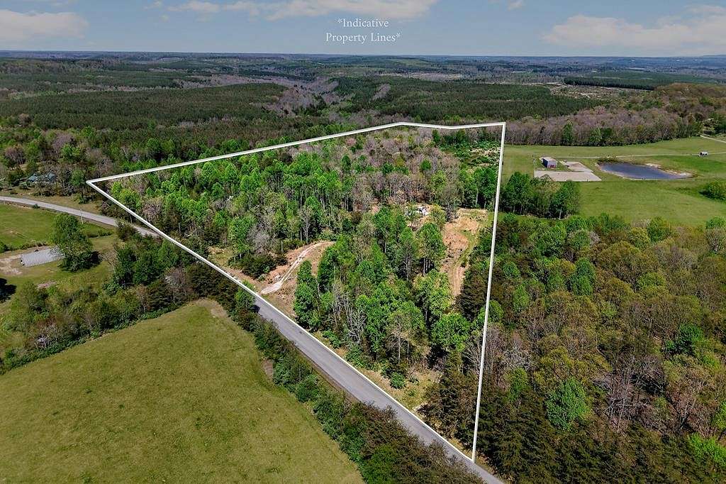 27.6 Acres of Recreational & Residential Land for Sale in Sparta, Tennessee