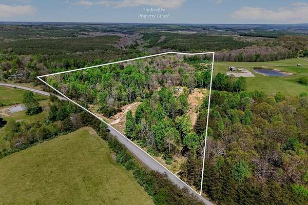 27.6 Acres of Recreational & Residential Land for Sale in Sparta, Tennessee