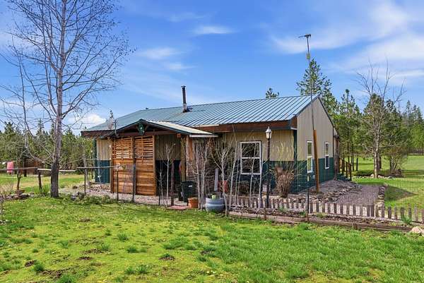 19.8 Acres of Land with Home for Sale in Springdale, Washington