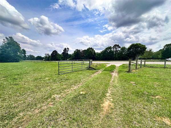 32.5 Acres of Land for Sale in Frankston, Texas