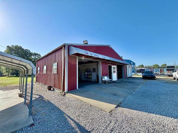 1.57 Acres of Improved Mixed-Use Land for Sale in Highland, Arkansas