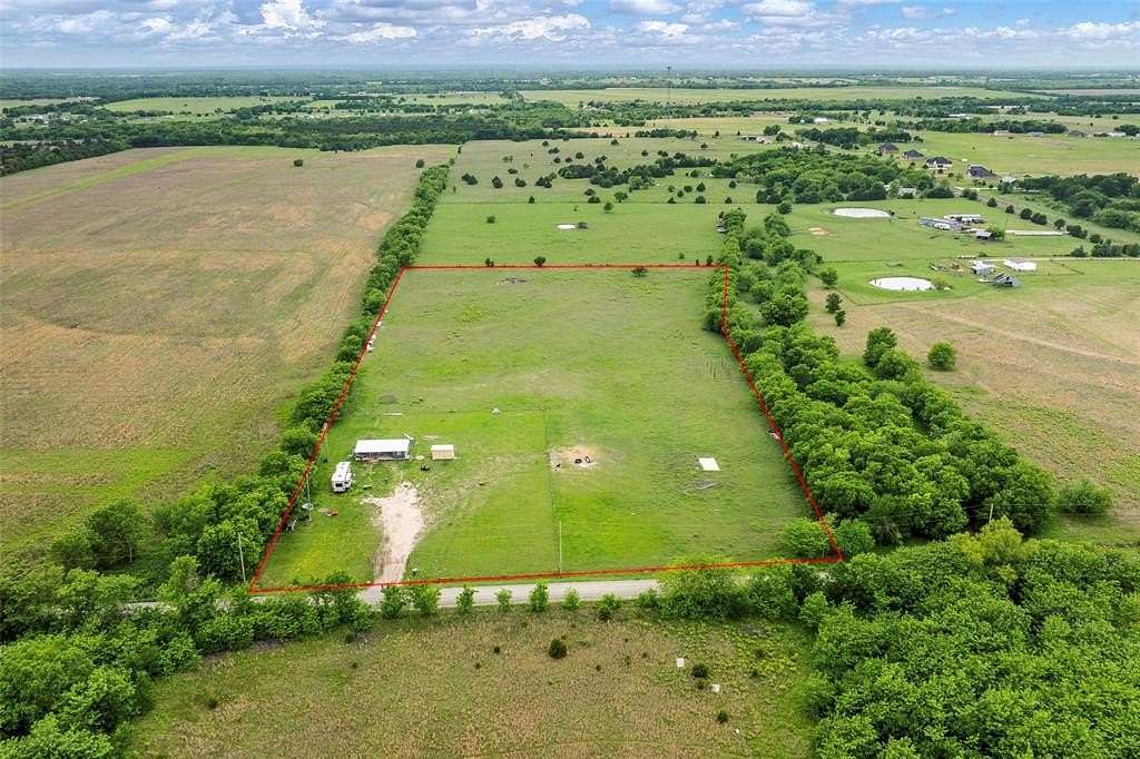 10 Acres of Land for Sale in Greenville, Texas