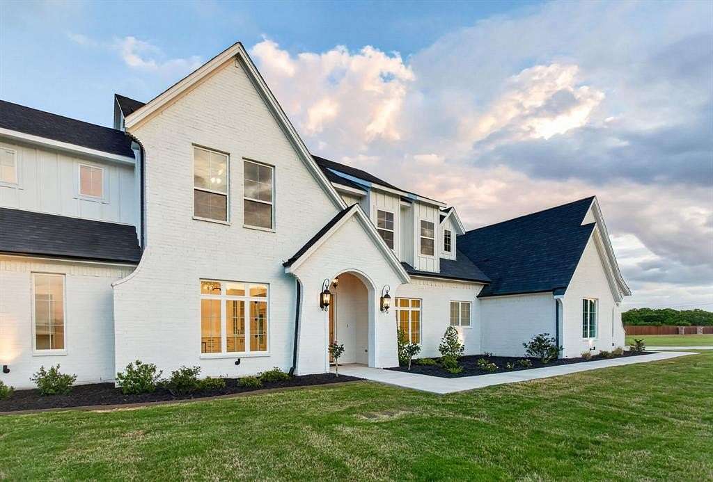 2.17 Acres of Land with Home for Sale in Fort Worth, Texas