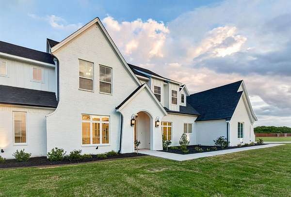 2.17 Acres of Land with Home for Sale in Fort Worth, Texas