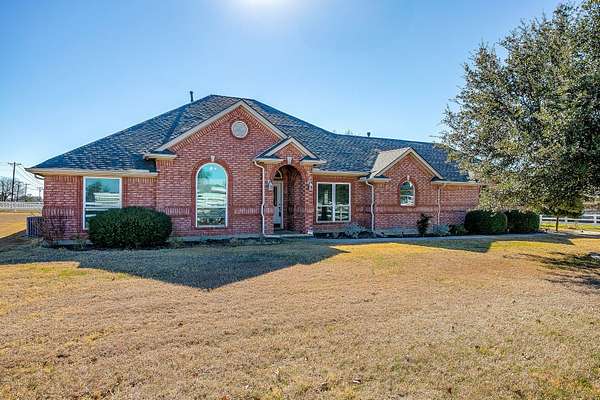 2.83 Acres of Land with Home for Sale in Fort Worth, Texas