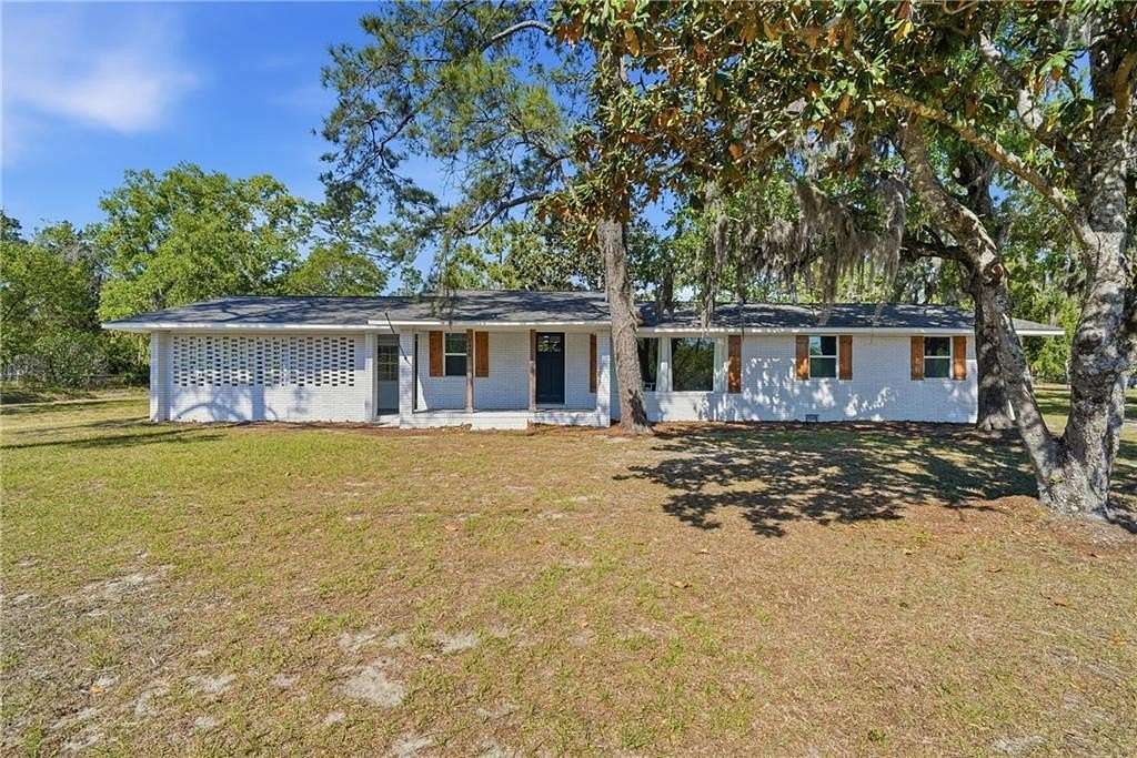 1.5 Acres of Land with Home for Sale in Blackshear, Georgia
