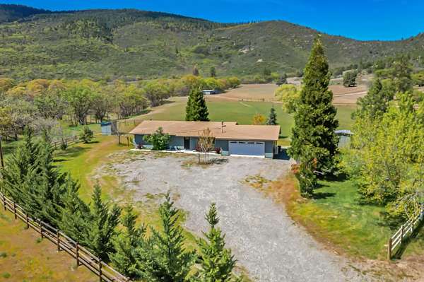 8.45 Acres of Land with Home for Sale in Yreka, California